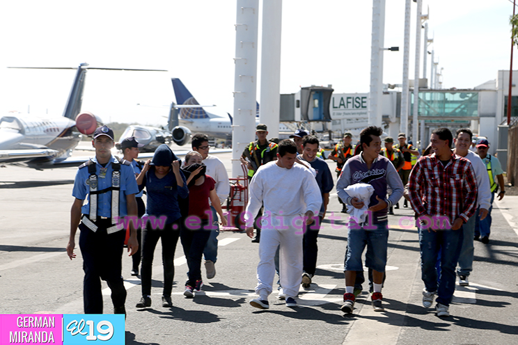 Gobierno da recibimiento fraterno y solidario a 25 nicarag&uuml;enses deportados de Estados Unidos